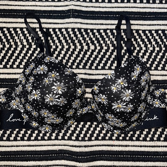 PINK Victoria's Secret Other - PINK daisy bra